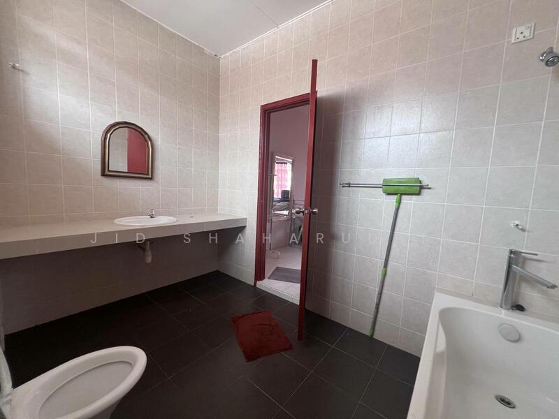 2.5-storey Terraced House for Sale in Shah Alam (Selangor) - Jid Shaharuddin - Bathroom - PropertyGuru.com.my