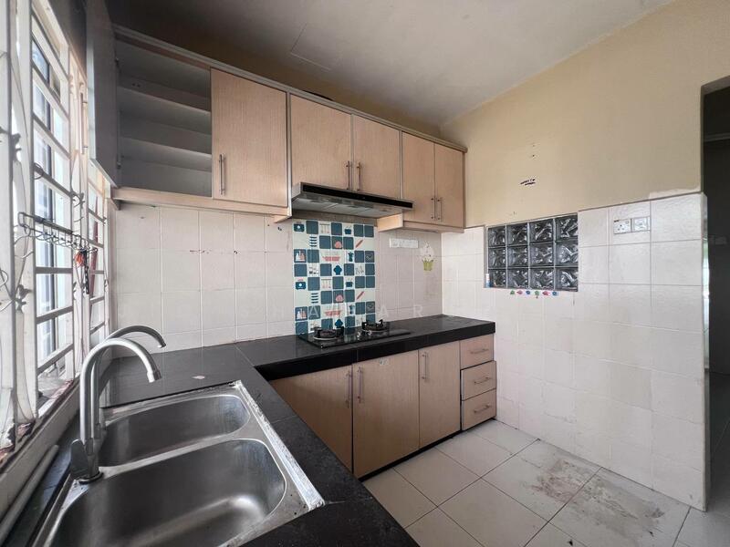 2.5-storey Terraced House for Sale in Shah Alam (Selangor) - Jid Shaharuddin - Kitchen - PropertyGuru.com.my