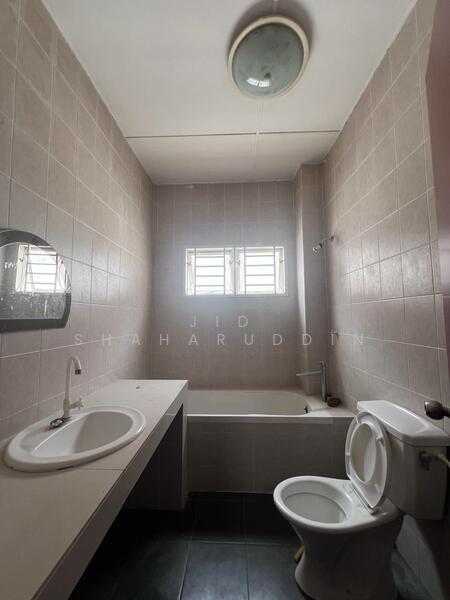 2.5-storey Terraced House for Sale in Shah Alam (Selangor) - Jid Shaharuddin - Bathroom - PropertyGuru.com.my