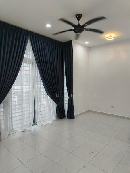 Pulai mutiara 2 untuk Untuk Dijual - RM 510,000, Mac 2026 - Living Room - PropertyGuru.com.my