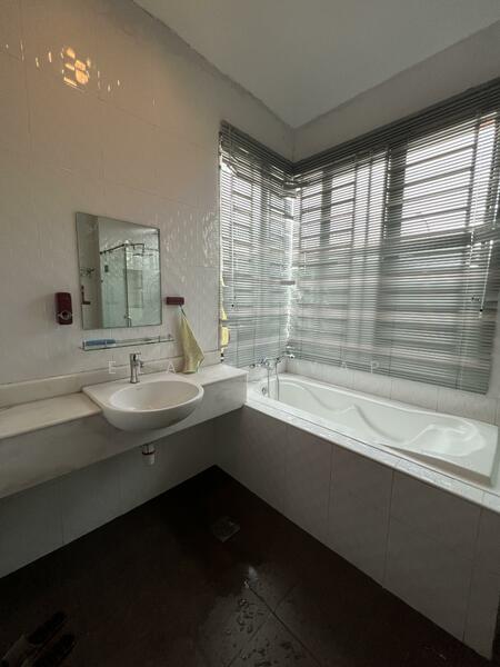 Bungalow for Rent in Kapar (Selangor) - Elaine Yap - Bathroom - PropertyGuru.com.my