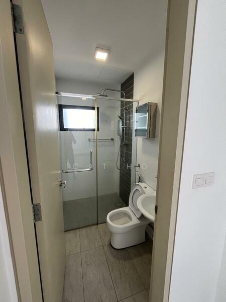 Service Residence for Sale at D'Aman Residences @ Puchong - Cat Ho - Bathroom - PropertyGuru.com.my