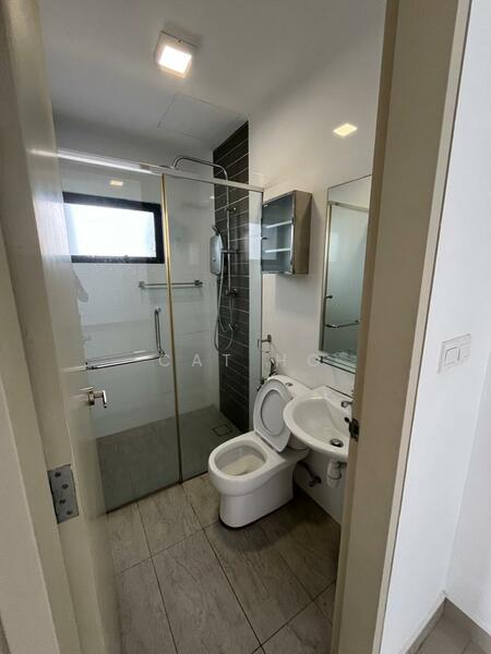 Service Residence for Sale at D'Aman Residences @ Puchong - Cat Ho - Bathroom - PropertyGuru.com.my