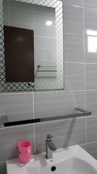 Service Residence for Rent at Sky Oasis Residence (Pangsapuri Oasis 1) - Shilee . - Bathroom - PropertyGuru.com.my