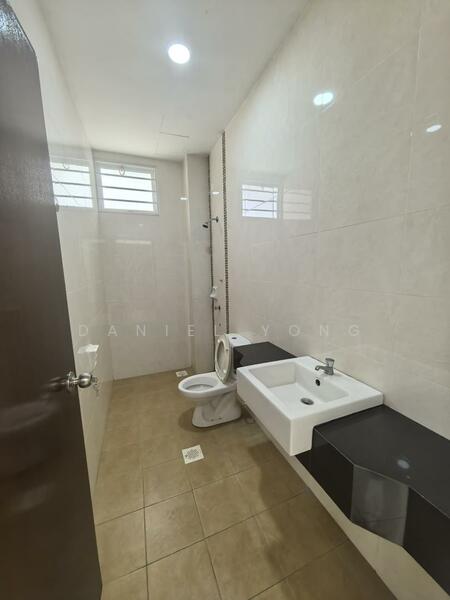 Semi-Detached House for Sale in Taman Ponderosa (Johor Bahru) - Daniel Yong - Bathroom - PropertyGuru.com.my