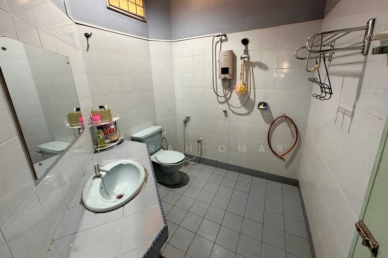 2-storey Terraced House for Sale in Taman Gombak Setia (Gombak) - Nadrah Omar - Bathroom - PropertyGuru.com.my