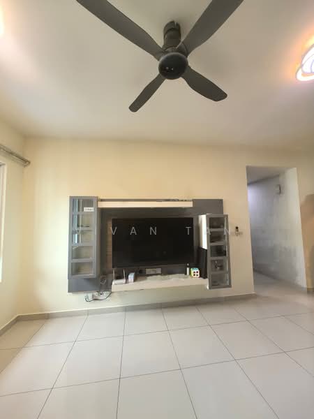 Kediaman Servis untuk Dijual di Impiria Residensi Bukit Tinggi Klang - Vivan Tan - Living Room - PropertyGuru.com.my