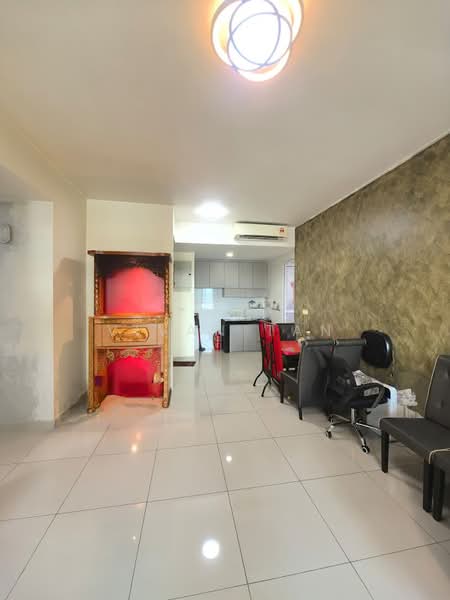 Kediaman Servis untuk Dijual di Impiria Residensi Bukit Tinggi Klang - Vivan Tan - Living Room - PropertyGuru.com.my