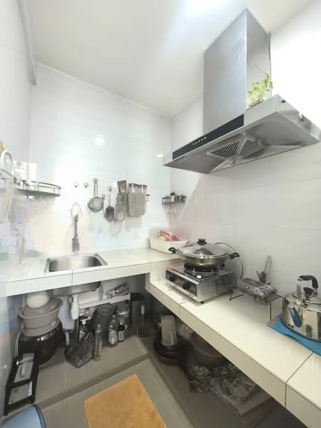 Kediaman Servis untuk Dijual di Impiria Residensi Bukit Tinggi Klang - Vivan Tan - Kitchen - PropertyGuru.com.my