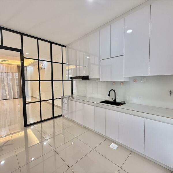 Attleborough / Tate Bilston 22'x65' @ Eco Botanic untuk Untuk Dijual - RM 1,100,000, Mac 2026 - Kitchen - PropertyGuru.com.my