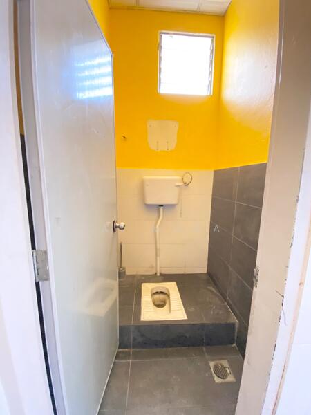 Bandar Enstek untuk Untuk Disewa - RM 3,500 /bulan, Mac 2026 - Bathroom - PropertyGuru.com.my