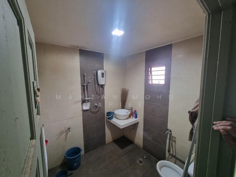 2-storey Terraced House for Sale in Seksyen U6 (Shah Alam) - Mahzah Mohd Rapiee - Bathroom - PropertyGuru.com.my