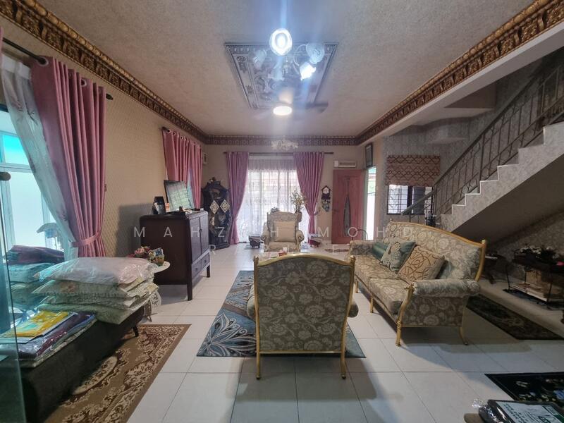 2-storey Terraced House for Sale in Seksyen U6 (Shah Alam) - Mahzah Mohd Rapiee - Living Room - PropertyGuru.com.my
