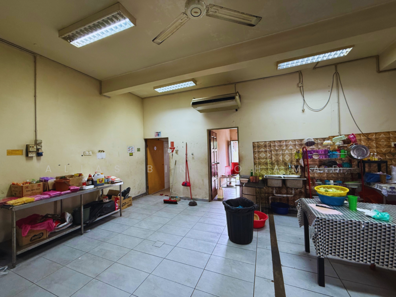 Shop for Sale in Kampung Padang Midin (Bukit Payung) - Alias Bin Mohamad - Kitchen - PropertyGuru.com.my