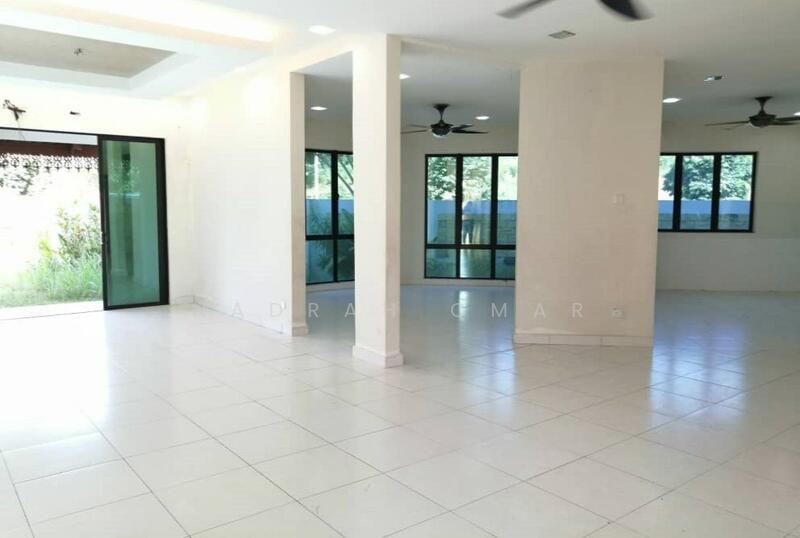 2-storey Terraced House for Sale in Denai Alam (Shah Alam) - Nadrah Omar - Living Room - PropertyGuru.com.my