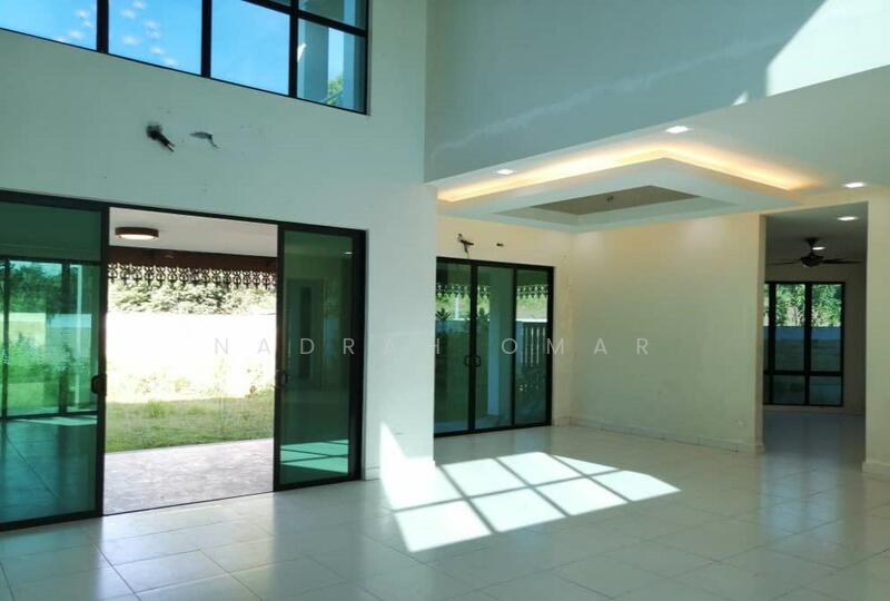 2-storey Terraced House for Sale in Denai Alam (Shah Alam) - Nadrah Omar - Living Room - PropertyGuru.com.my