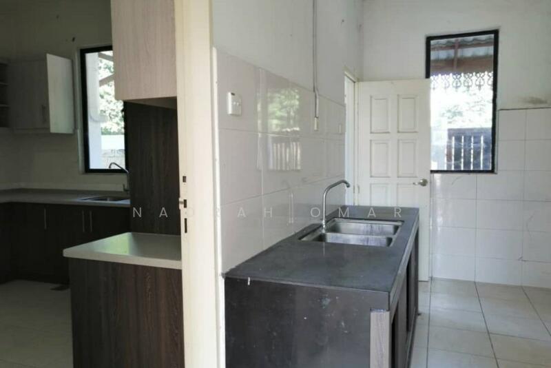 2-storey Terraced House for Sale in Denai Alam (Shah Alam) - Nadrah Omar - Kitchen - PropertyGuru.com.my