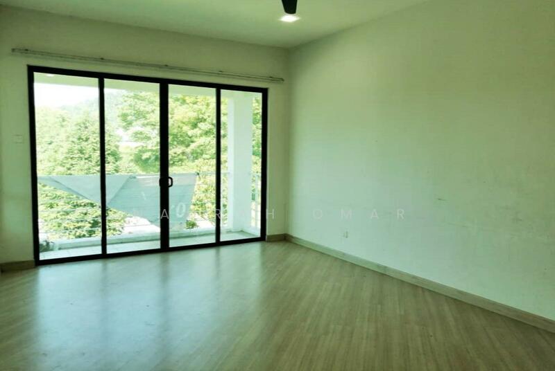 2-storey Terraced House for Sale in Denai Alam (Shah Alam) - Nadrah Omar - Balcony - PropertyGuru.com.my