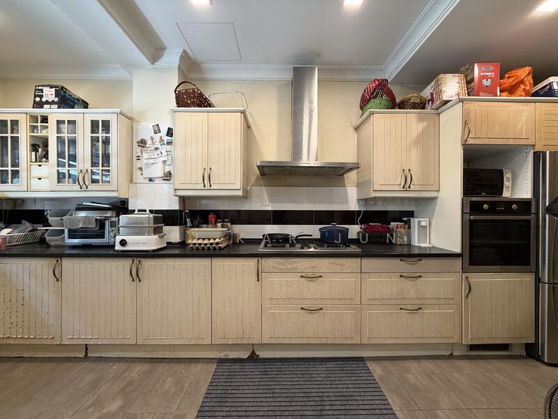 3-storey Terraced House for Sale in Desa Parkcity (Kuala Lumpur) - Hei Kar Jun - Kitchen - PropertyGuru.com.my