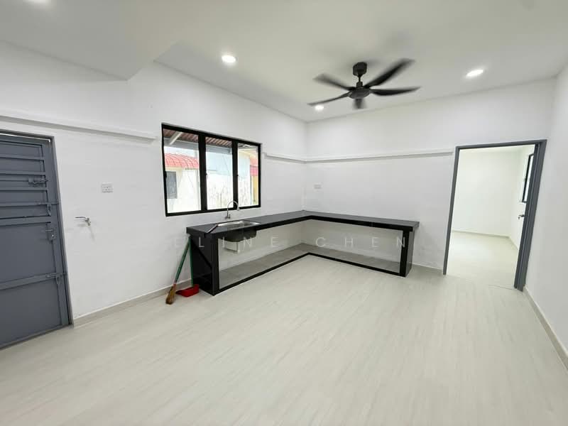 Rumah Teres 1 Tingkat untuk Dijual di Ujong Pasir (Melaka) - Celine Chen - Kitchen - PropertyGuru.com.my