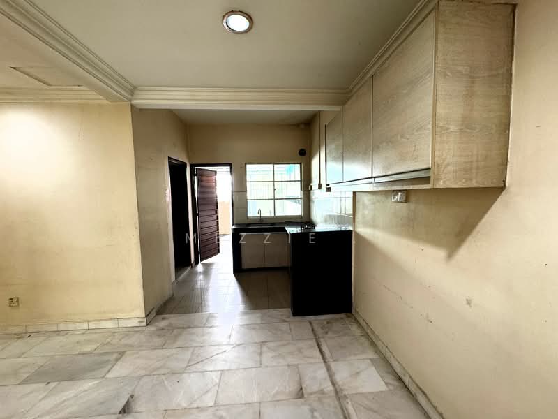 Taman Dato Ahmad Razali untuk Untuk Dijual - RM 1,000,000, Feb 2026 - Kitchen - PropertyGuru.com.my