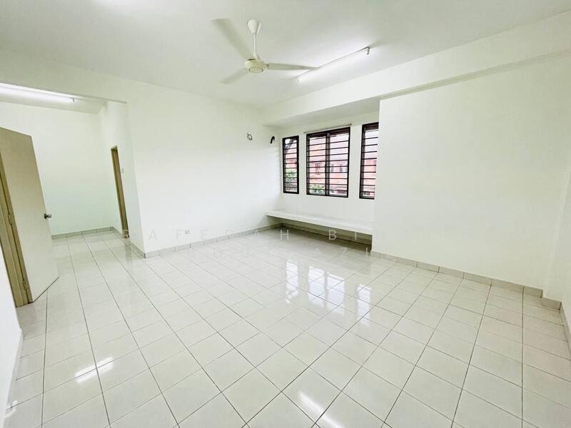 2-storey Terraced House for Sale in Alam Budiman (Shah Alam) - Rafedah Binti Abdul Aziz - Living Room - PropertyGuru.com.my