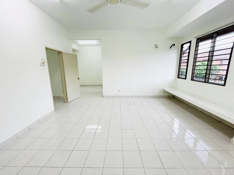 2-storey Terraced House for Sale in Alam Budiman (Shah Alam) - Rafedah Binti Abdul Aziz - Living Room - PropertyGuru.com.my