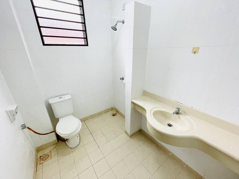 2-storey Terraced House for Sale in Alam Budiman (Shah Alam) - Rafedah Binti Abdul Aziz - Bathroom - PropertyGuru.com.my