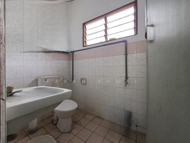 Taman Pelangi untuk Untuk Dijual - RM 350,000, Mac 2026 - Bathroom - PropertyGuru.com.my