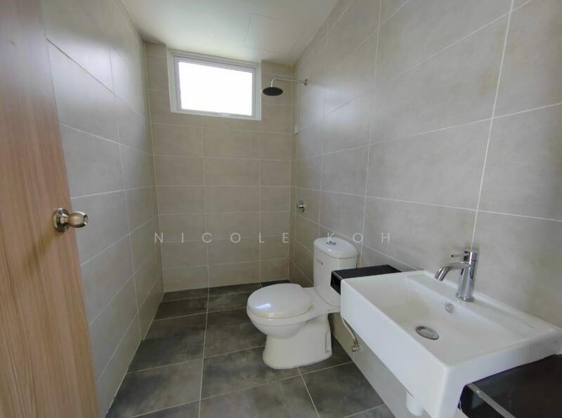 Condominium for Sale at QuayWest Residence - Nicole Koh - Bathroom - PropertyGuru.com.my