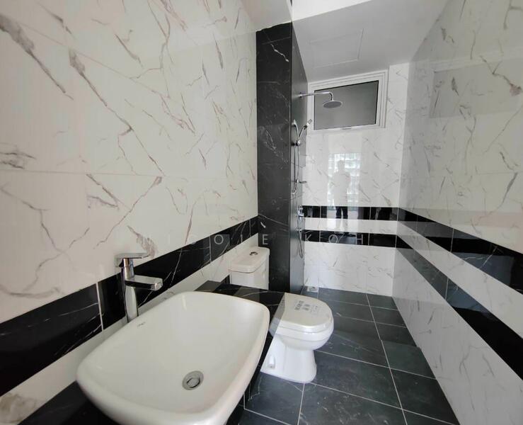 Condominium for Sale at QuayWest Residence - Nicole Koh - Bathroom - PropertyGuru.com.my