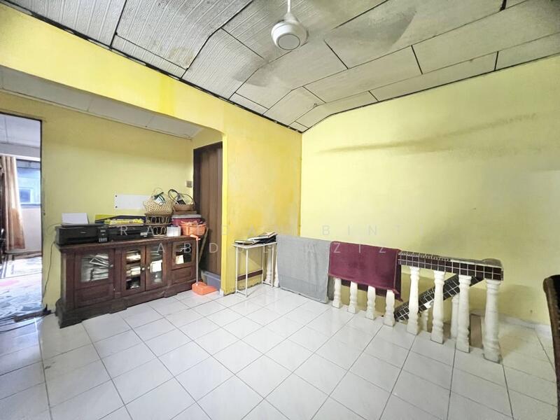 Taman Lindungan Jaya PJS 4 Petaling Jaya untuk Untuk Dijual - RM 470,000, Feb 2026 - Living Room - PropertyGuru.com.my