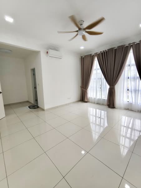 Rumah Teres untuk Dijual di Taman Desa Tebrau (Tebrau) - KT Tan - Living Room - PropertyGuru.com.my
