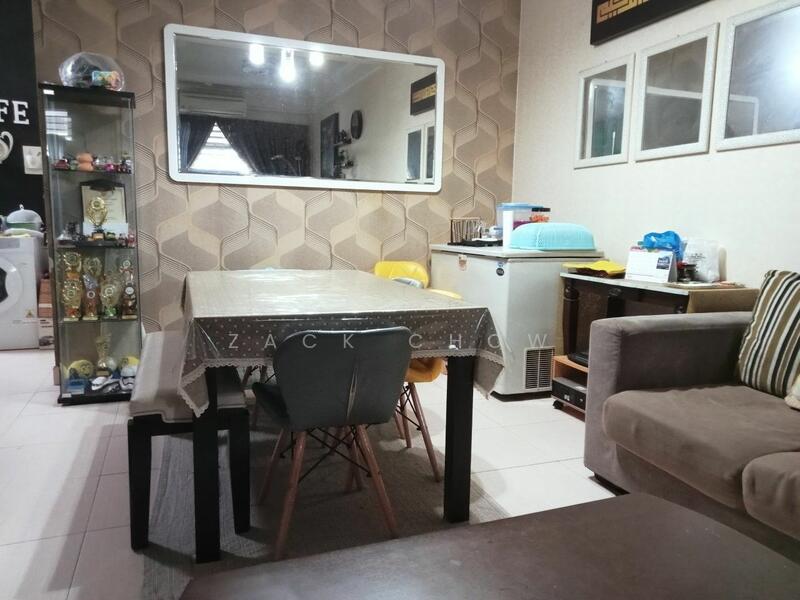 2-storey Terraced House for Sale in Taman Tropika (Kulai) - Zack Chow - Living Room - PropertyGuru.com.my