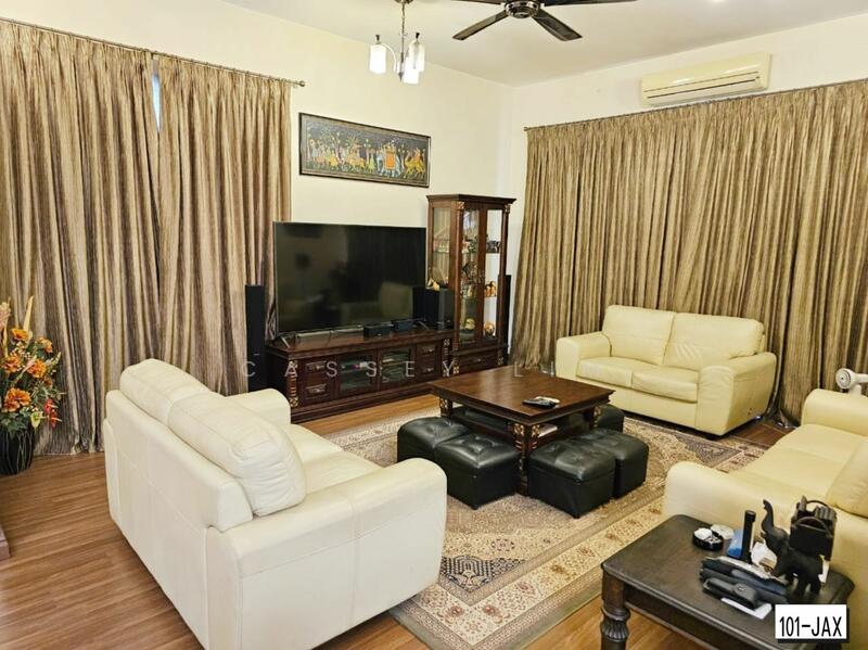 Semi-Detached House for Sale in Setia Alam (Selangor) - Cassey Lim - Living Room - PropertyGuru.com.my