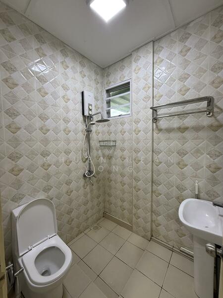 Semi-Detached House for Rent in Senadin (Miri) - Chuen Nean Yong - Bathroom - PropertyGuru.com.my