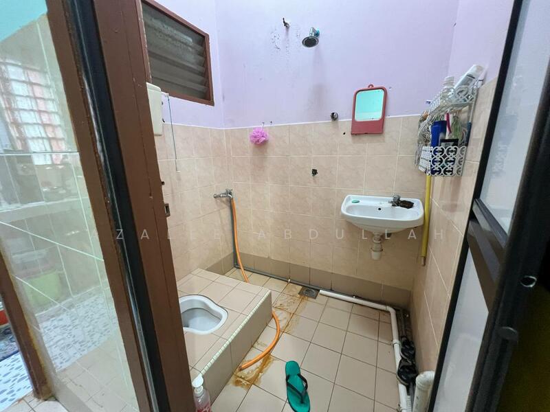 1-storey Terraced House for Sale in Kuantan (Pahang) - Azalee Abdullah - Bathroom - PropertyGuru.com.my