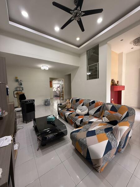 Taman Putra Prima untuk Untuk Dijual - RM 750,000, Feb 2026 - Living Room - PropertyGuru.com.my