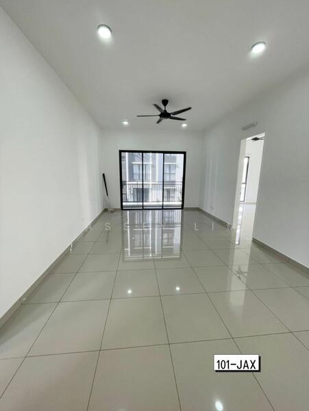 Semi-Detached House for Sale in Setia Alam (Selangor) - Cassey Lim - Living Room - PropertyGuru.com.my