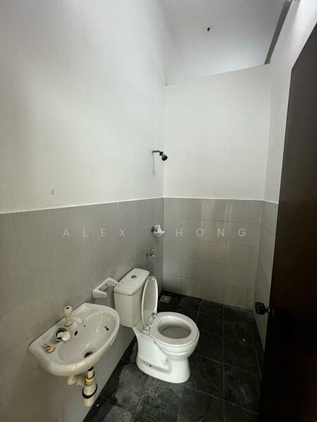2-storey Terraced House for Sale in Senai (Johor) - Alex Chong - Bathroom - PropertyGuru.com.my
