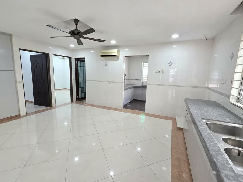 Seksyen 25 untuk Untuk Dijual - RM 888,000, Mac 2026 - Dry Kitchen - PropertyGuru.com.my