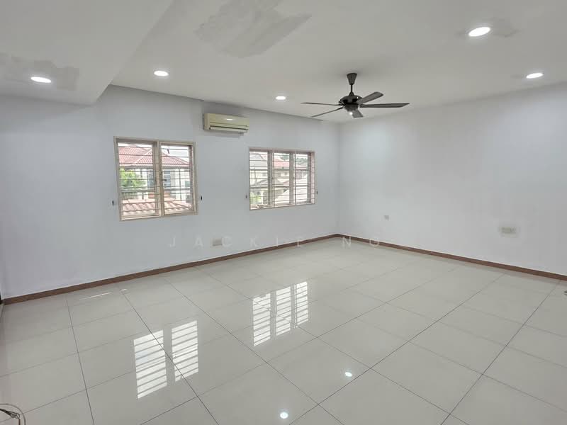 Seksyen 25 untuk Untuk Dijual - RM 888,000, Mac 2026 - Master Bedrooms - PropertyGuru.com.my