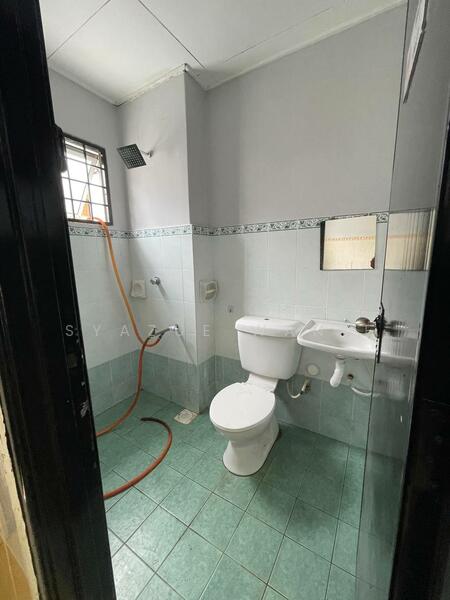 2-storey Terraced House for Sale in Taman Ixora (Sepang) - Syazue Wanie - Bathroom - PropertyGuru.com.my