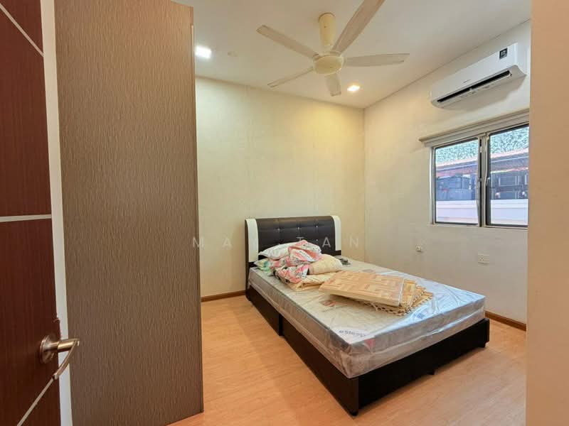 Semi-Detached House for Sale in Taman Delima (Kluang) - May Tan - Bedroom - PropertyGuru.com.my