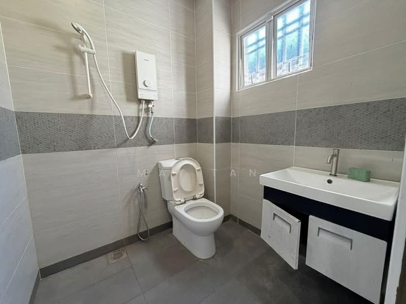 Semi-Detached House for Sale in Taman Delima (Kluang) - May Tan - Bathroom - PropertyGuru.com.my