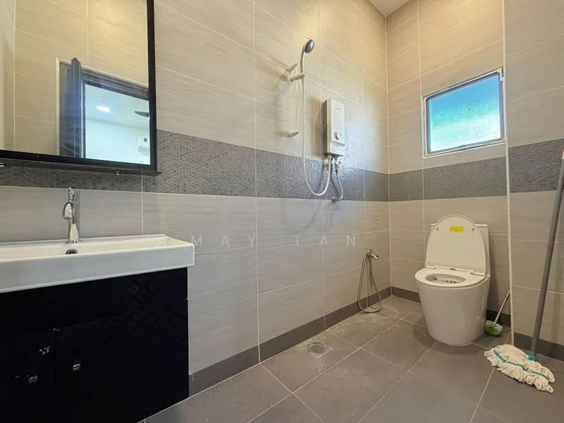 Semi-Detached House for Sale in Taman Delima (Kluang) - May Tan - Bathroom - PropertyGuru.com.my