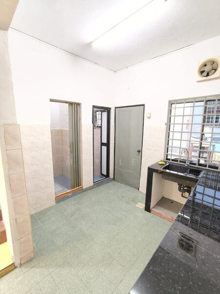 2-storey Terraced House for Sale in Permas Jaya (Johor) - May Lee - Kitchen - PropertyGuru.com.my