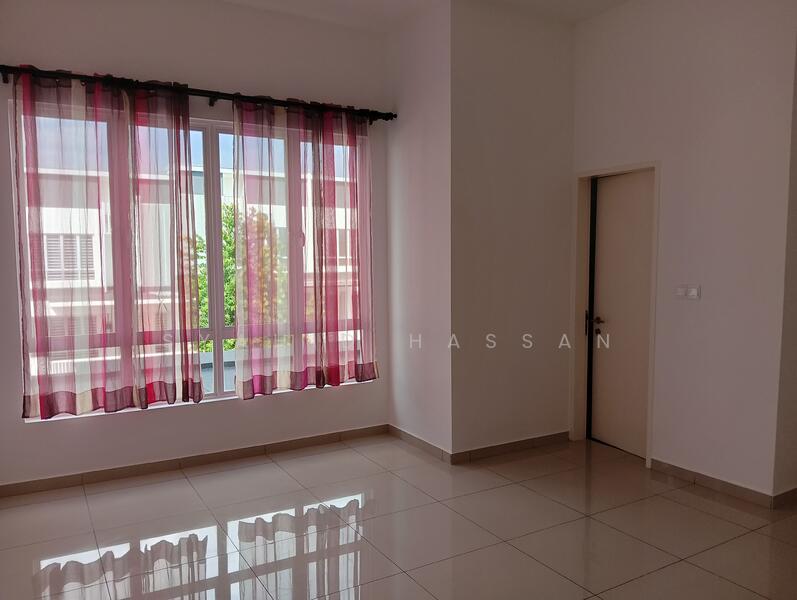 Untuk Disewa - Celyn @ Bayu Sutera