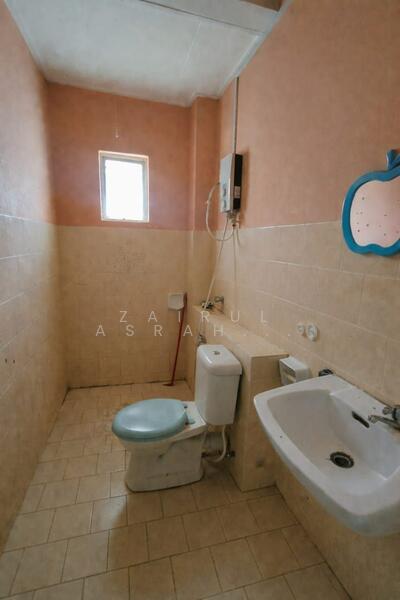 Semi-Detached House for Sale in Seremban 2 (Negeri Sembilan) - Zairul Asrah Zulkefli - Bathroom - PropertyGuru.com.my