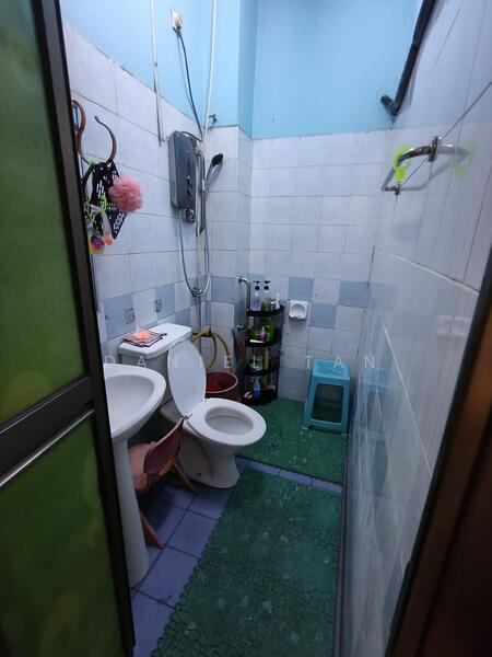 1-storey Terraced House for Sale in Bukit Raja (Selangor) - Daniel Tan - Bathroom - PropertyGuru.com.my